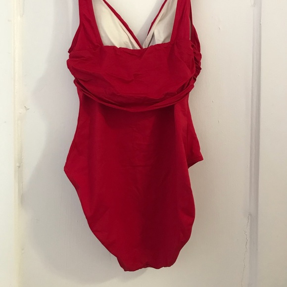 🍒 Cherry Red Twist Front Swimsuit - Picture 5 of 7